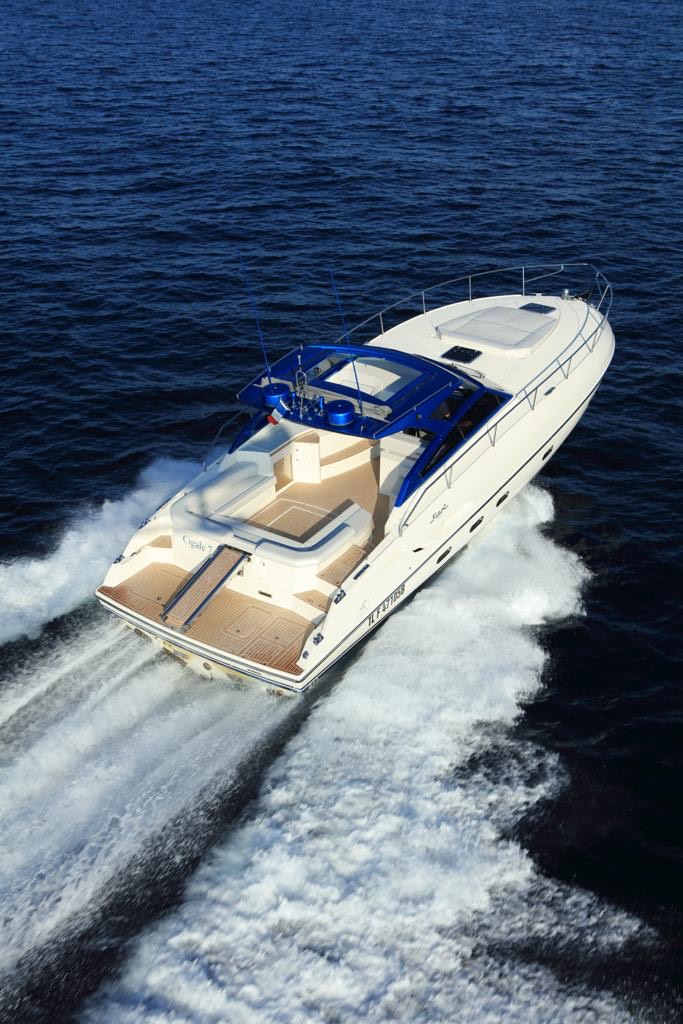 Bateau de 14 mètres cabine avec skipper et carburant inclus